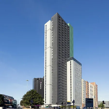 For Students Only Ensuites In Sky Plaza Apartment Leeds (West Yorkshire)