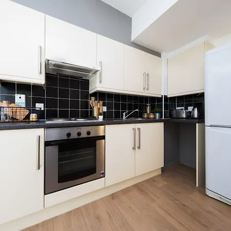 For Students Only Ensuites In Sky Plaza Leeds (West Yorkshire)